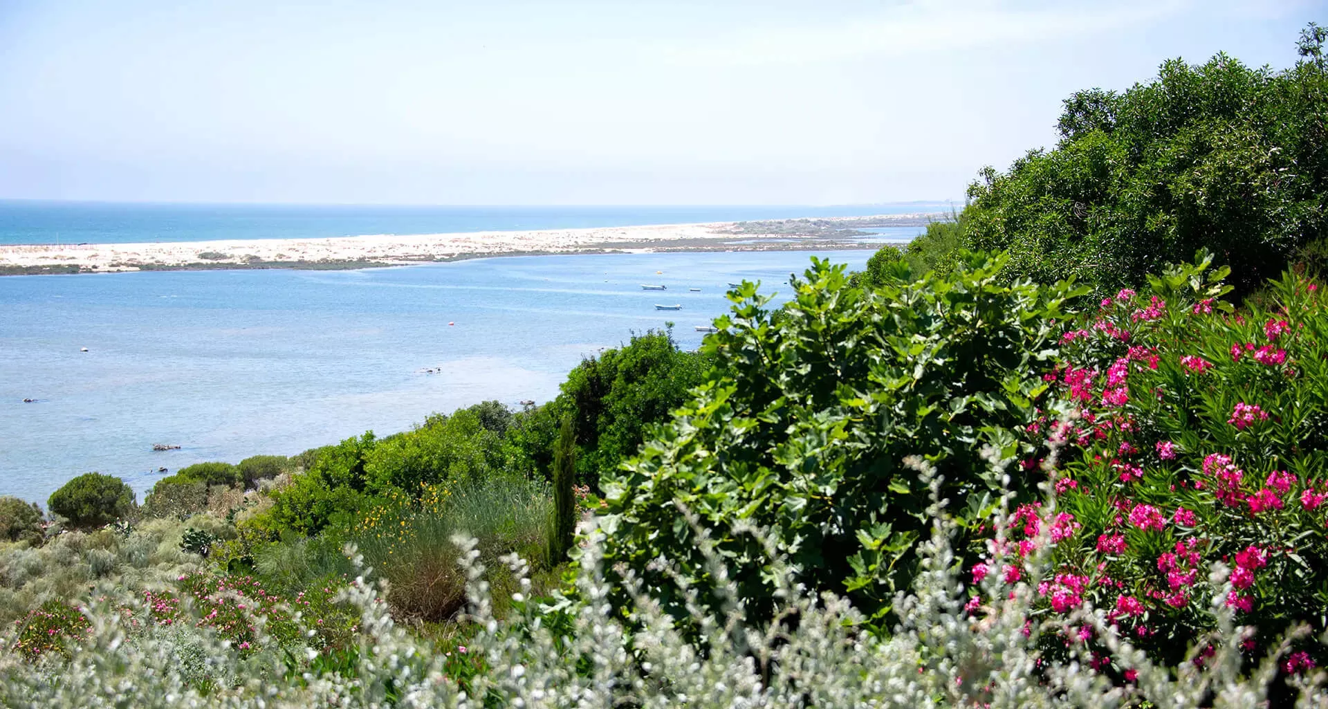 Praias de areal extenso em Cacela Velha Praias de areal extenso em Cacela Velha